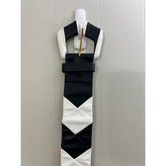 An Abbe Creation Vintage 80' Black and White Size Medium Chevron Leather Belt - Picture 5 of 5